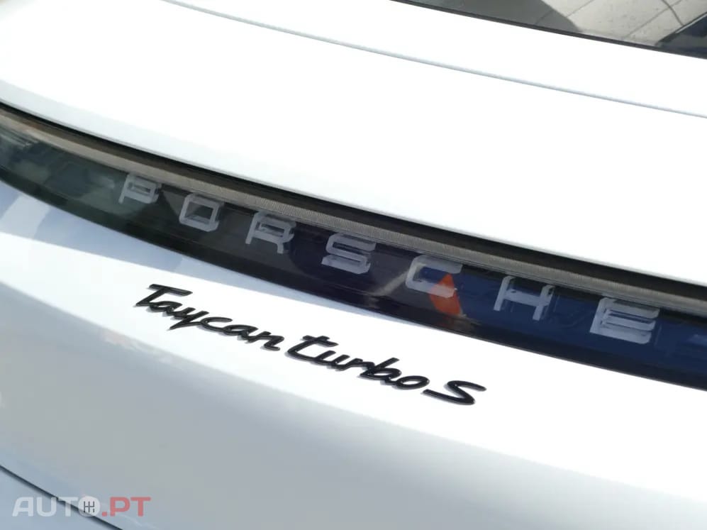Porsche Taycan Turbo S — fotografia 12