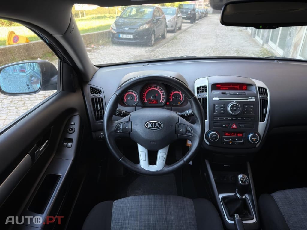Kia Ceed S Coupé 1.4 CVVT EX ISG
