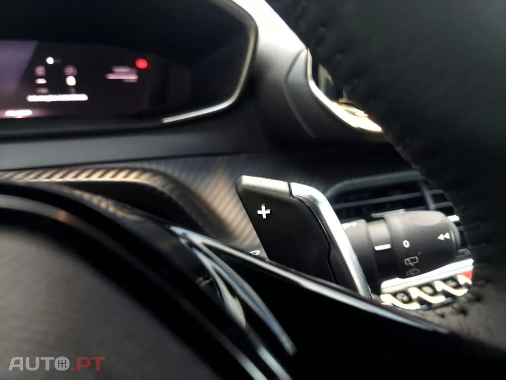 Peugeot 2008 1.2 Hybrid Allure e-DCS6