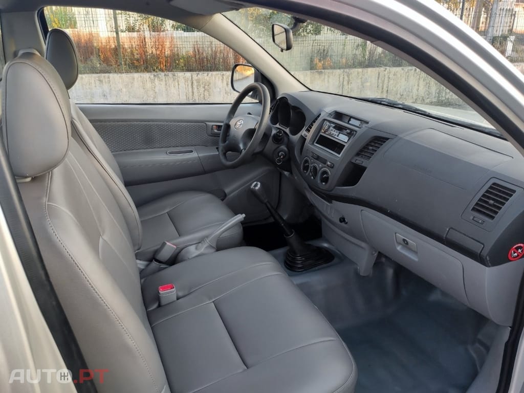 Toyota Hilux 2.5 D-4D 2WD CS CM