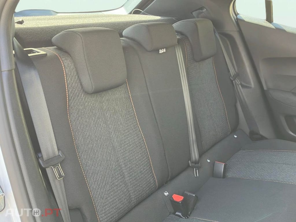 Peugeot 2008 1.2 Hybrid Style e-DCS6