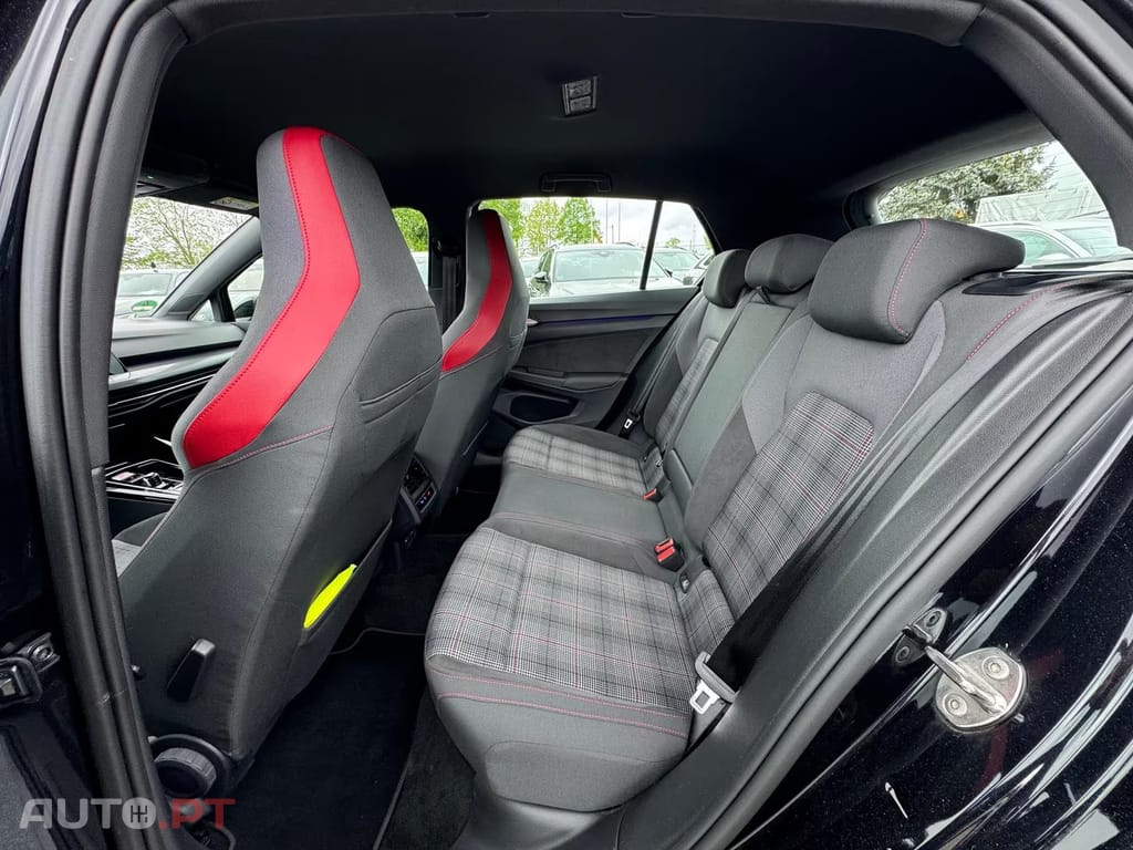 Volkswagen Golf 2.0 TSI GTI Black Style