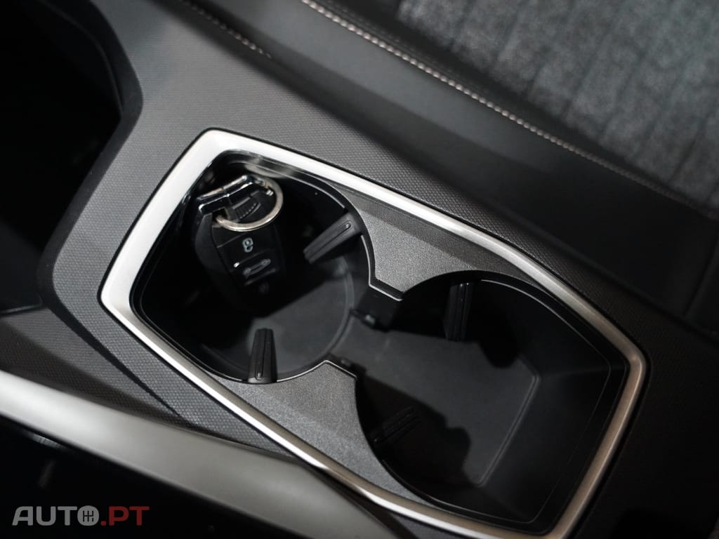 Peugeot 3008 1.2 Hybrid Allure e-DCS6