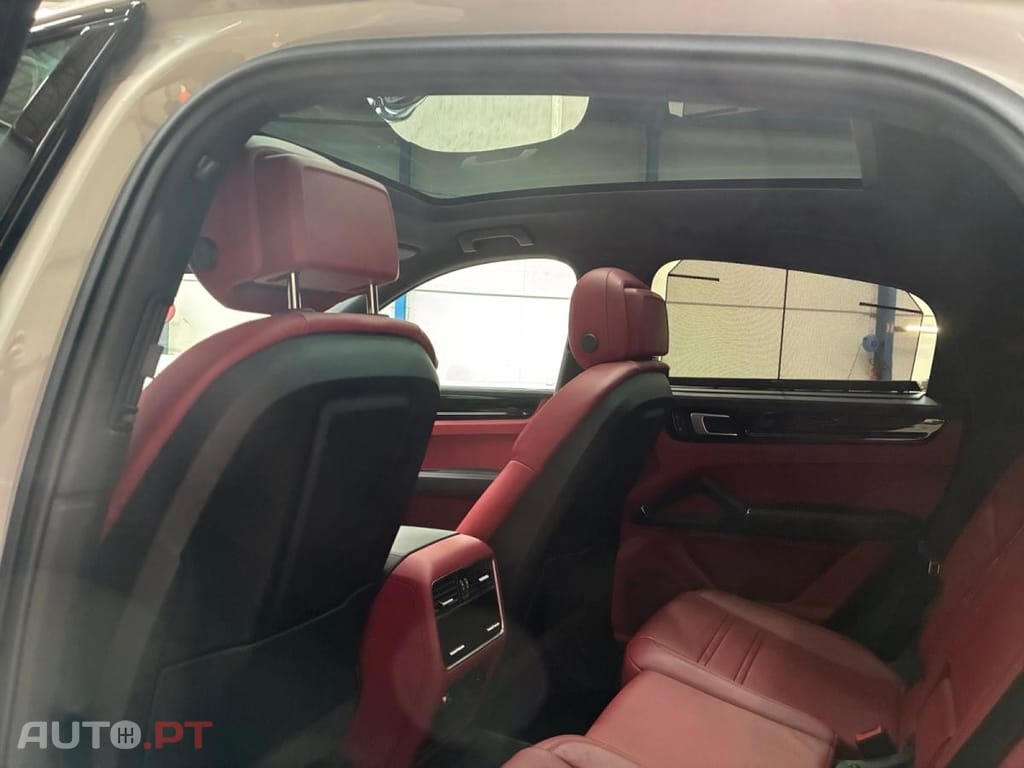 Porsche Cayenne E-Hybrid Triptronic V6