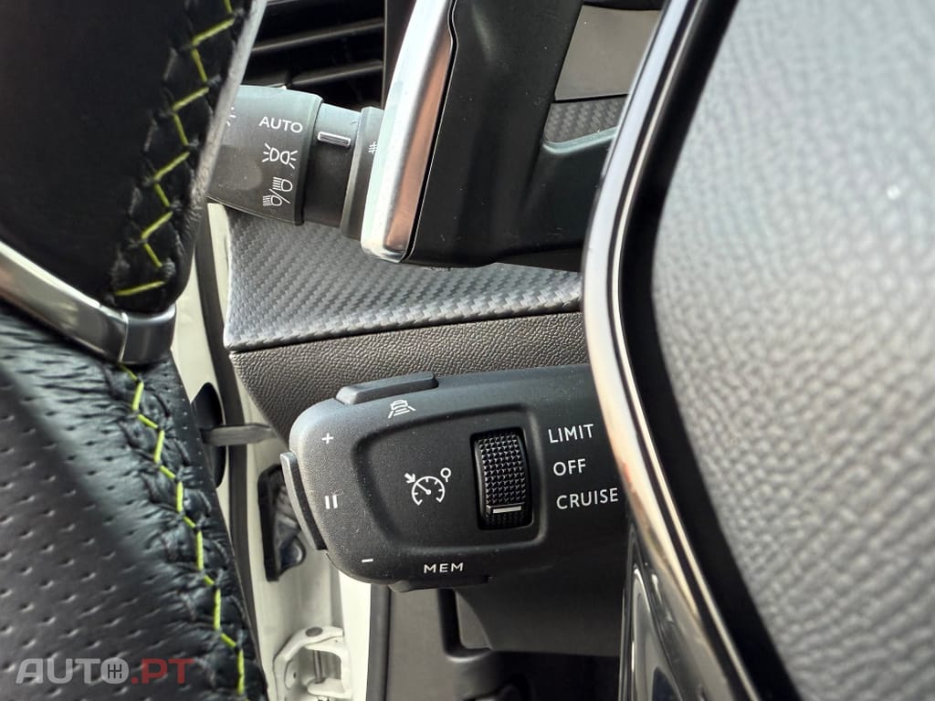 Peugeot 2008 PureTech 155 EAT8 GT
