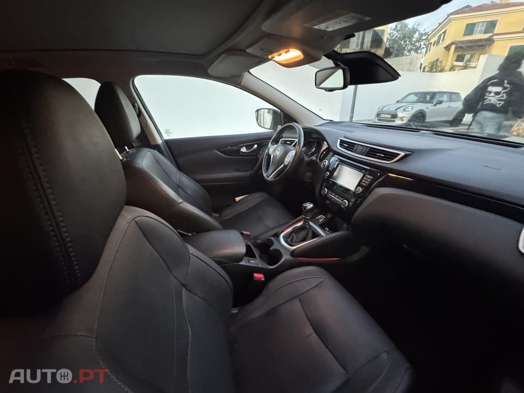 Nissan Qashqai 1.2 DIG-T Tekna Pele