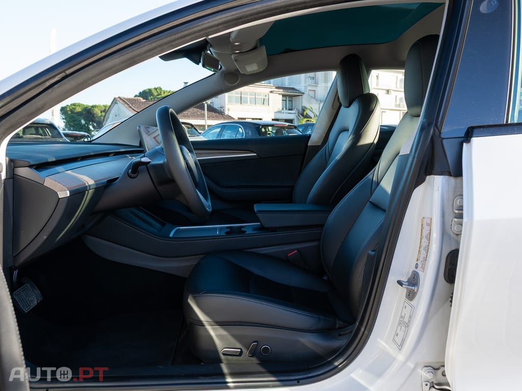 Tesla Model 3 RWD