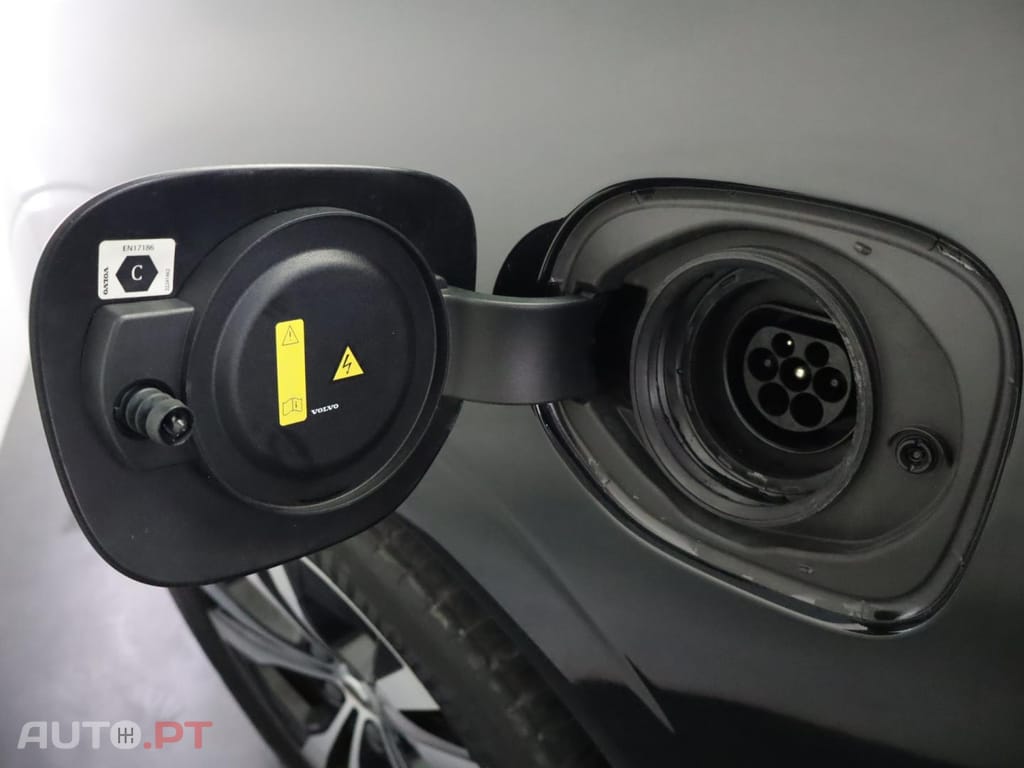 Volvo XC60 2.0 T6  AWD PHEV Core Auto