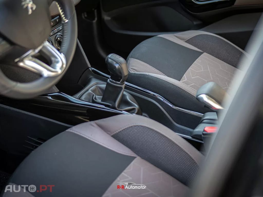 Peugeot 2008 1.2 VTi Active