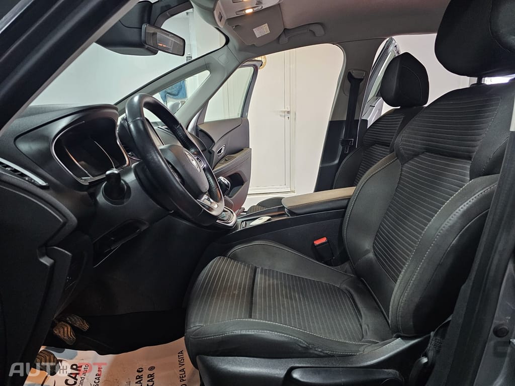 Renault Grand Scénic Outro