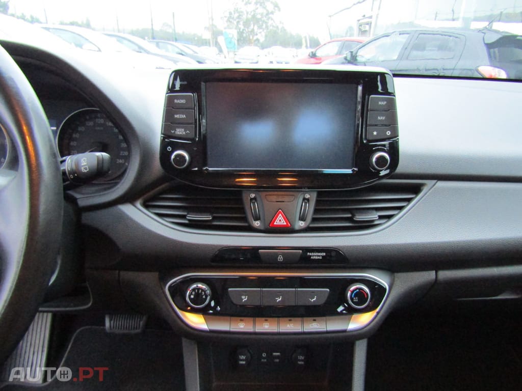 Hyundai i30 1.6 CRDi Blue Comfort Auto AC+J17 DCT