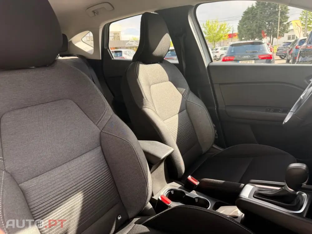 Renault Captur 1.5 dCi Exclusive EDC — fotografia 13