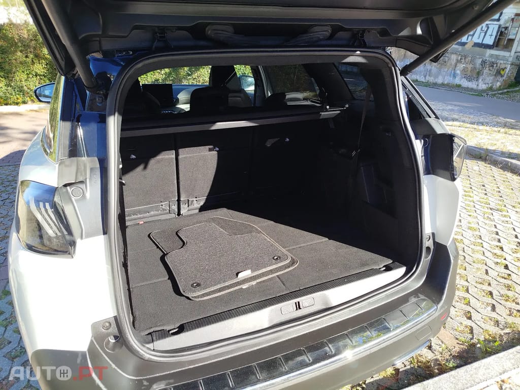 Peugeot 5008 GT HYBRID 136 CV