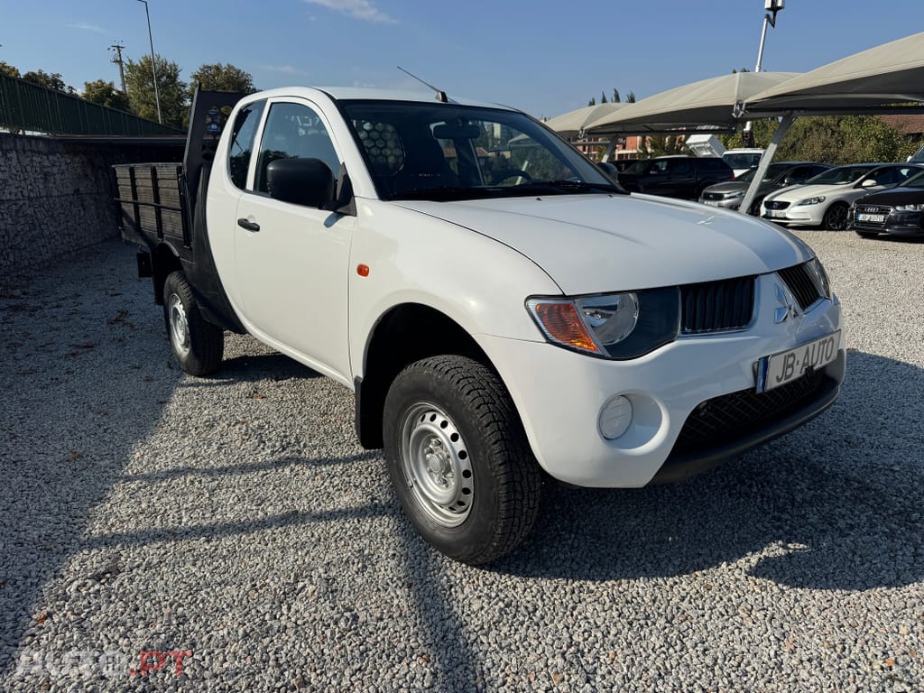 Mitsubishi L200 2.5 DI-D Club Invite 3L 4WD