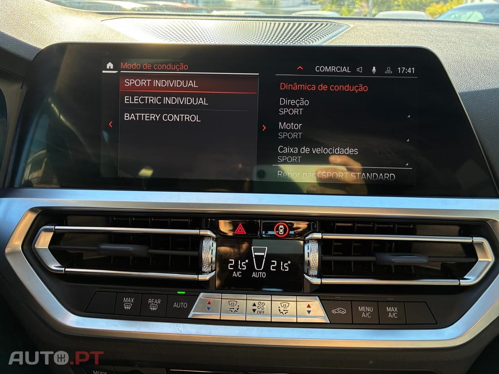 BMW 330 e Touring Pack M Auto — fotografia 32