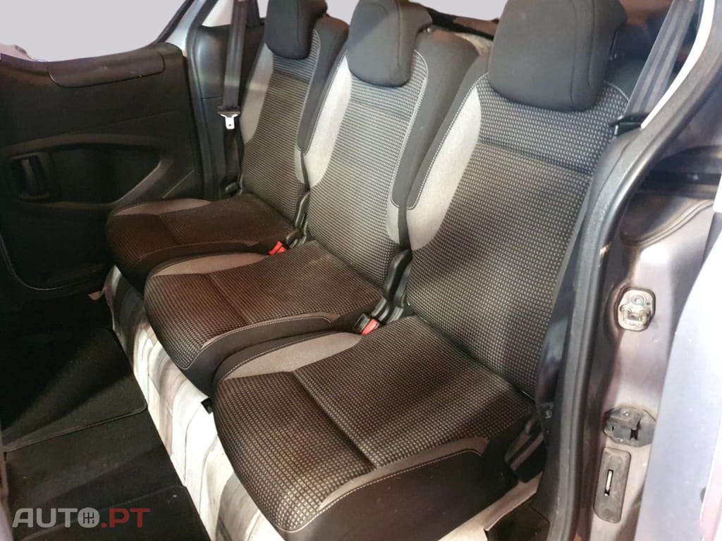 Peugeot Partner 1.2 PureTech Outdoor — fotografia 7