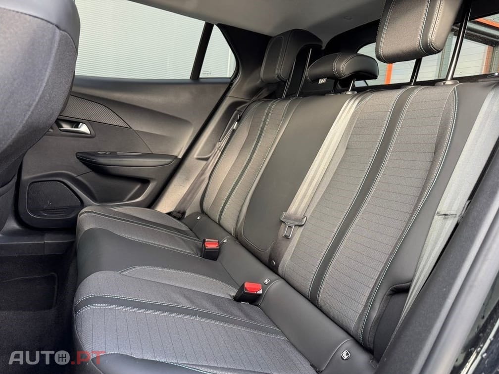 Peugeot E-2008 50 kWh Allure