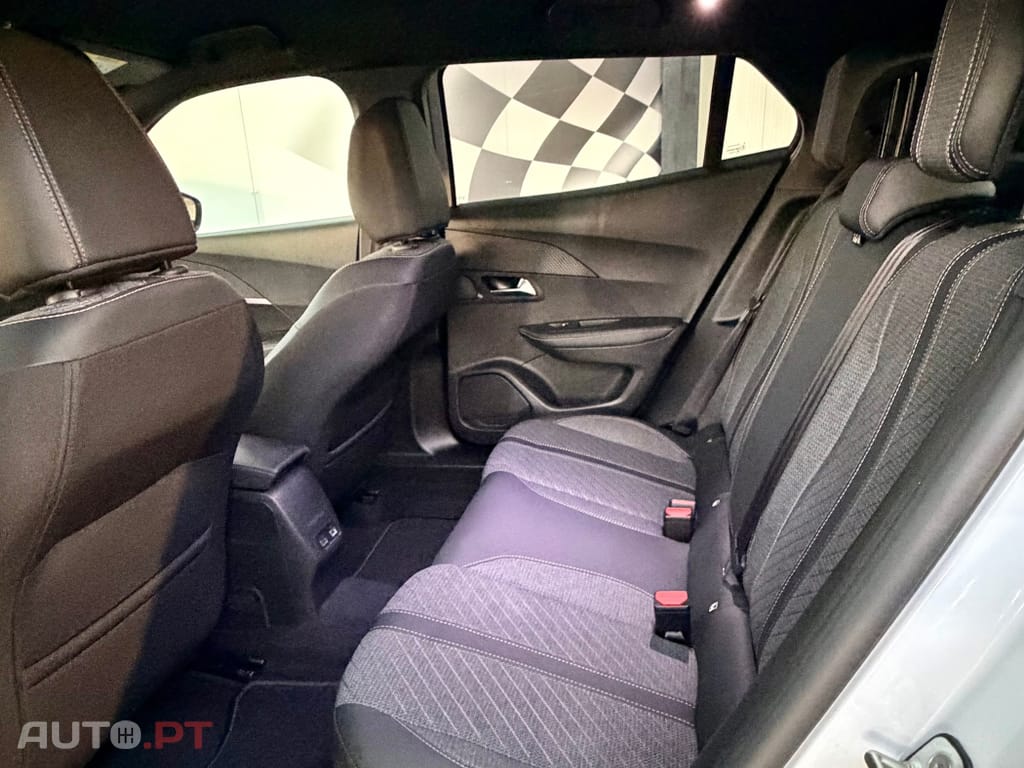 Peugeot 2008 1.2 Hybrid Allure e-DCS6