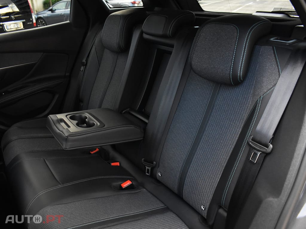 Peugeot 3008 1.6 Hybrid Allure Pack e-EAT8