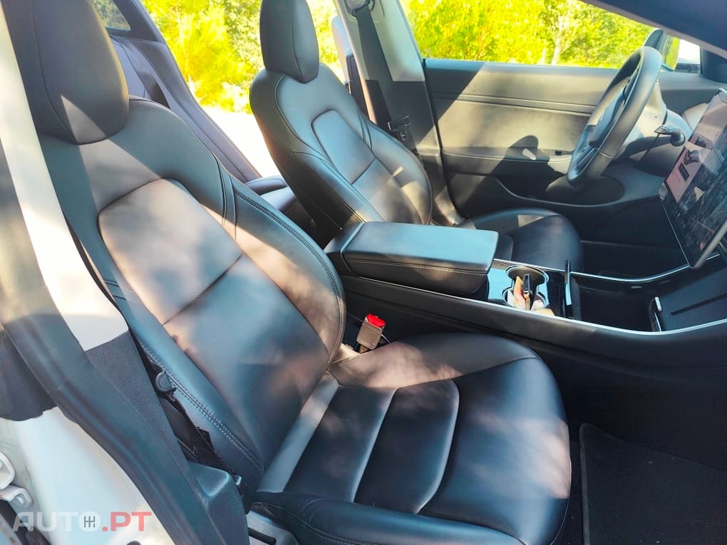Tesla Model 3 Range plus 325 cv / 264€ mês