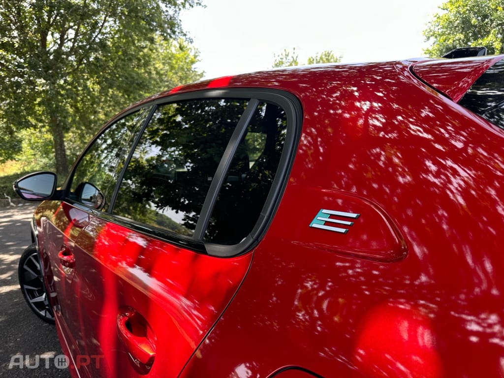 Peugeot E-208 50 kWh GT Pack