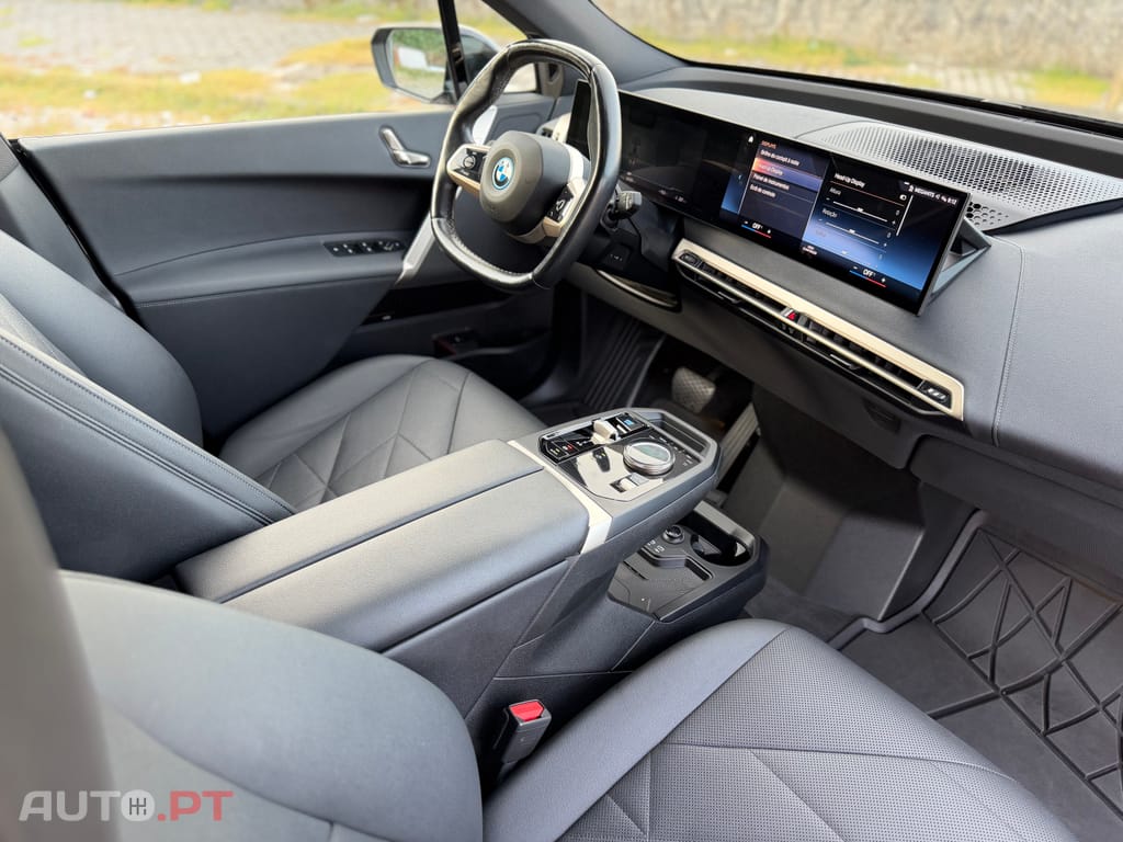 BMW iX xDrive 40 Pack Desportivo