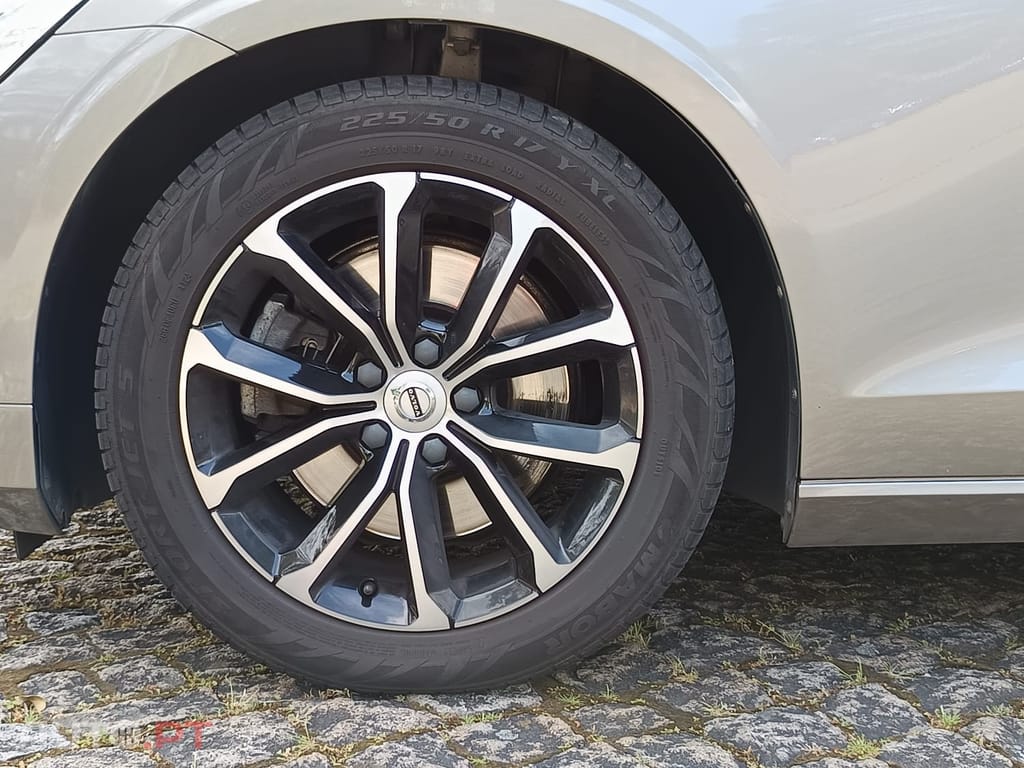 Volvo V60 2.0 B4 Momentum Plus Geartronic