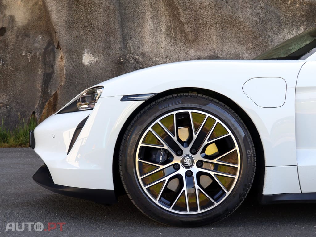 Porsche Taycan Standard