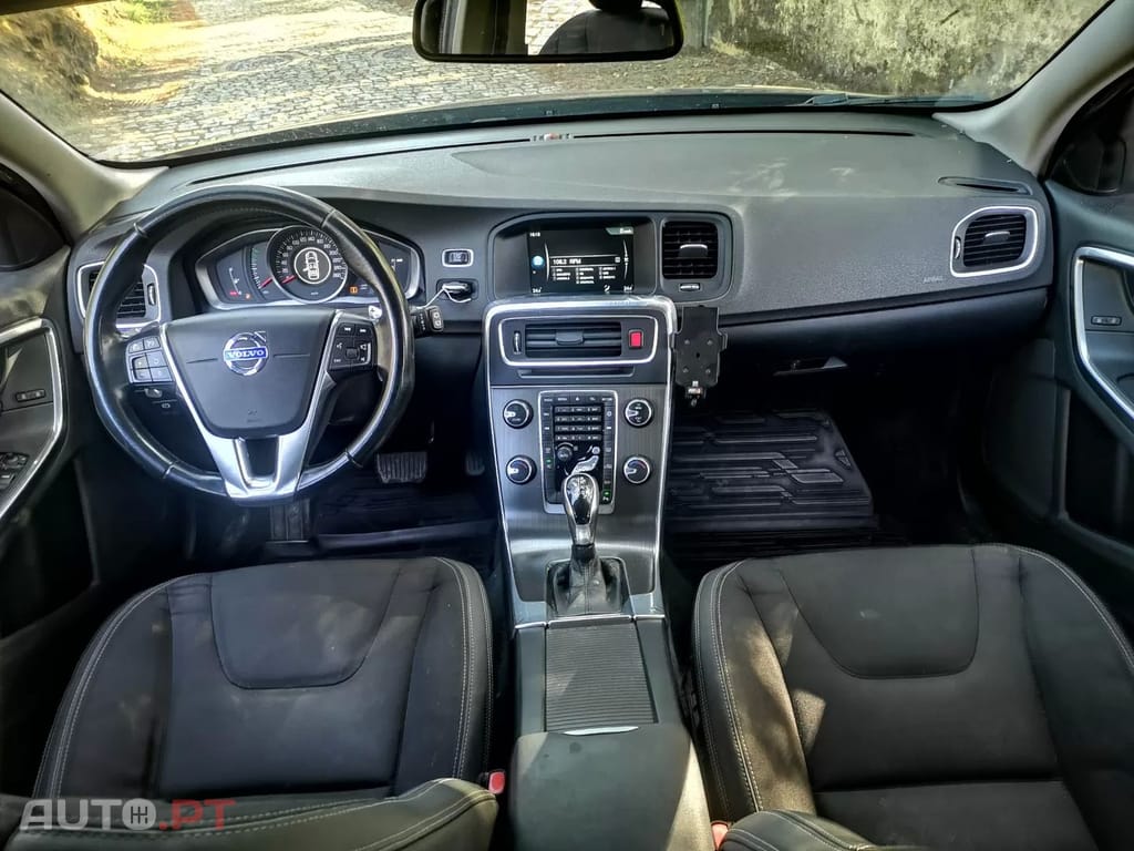 Volvo V60 2.0 D4 Momentum Eco Geartronic