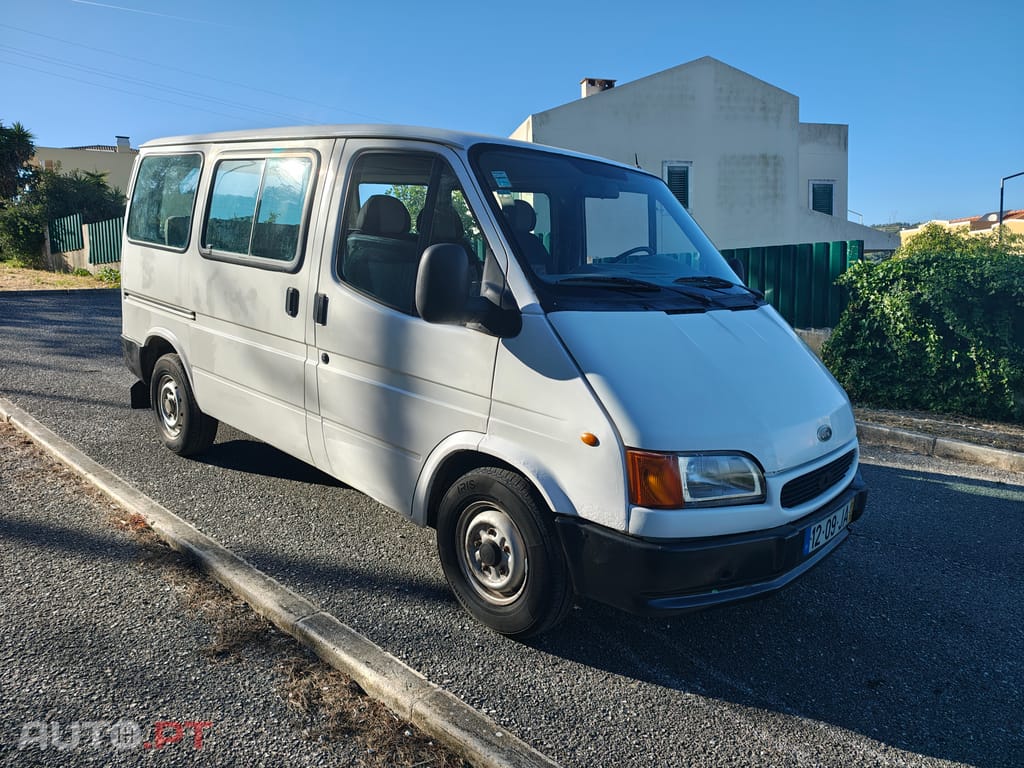 Ford Transit 120 VAN TD 85cv (9 Lugares)