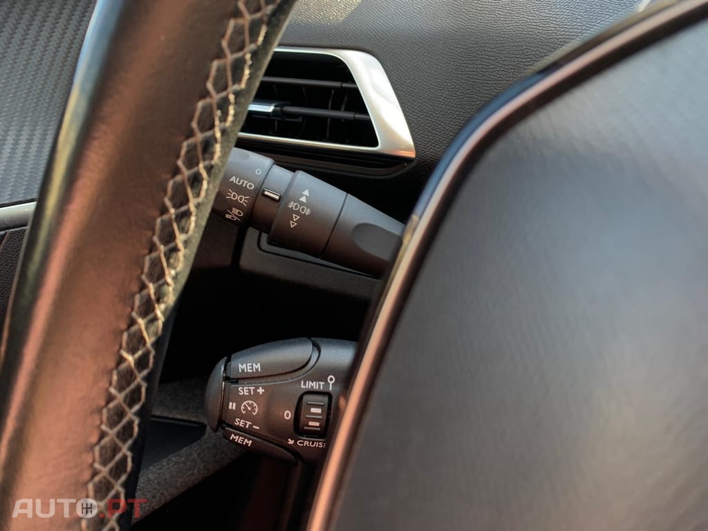 Peugeot 3008 1.5 BlueHDi Active