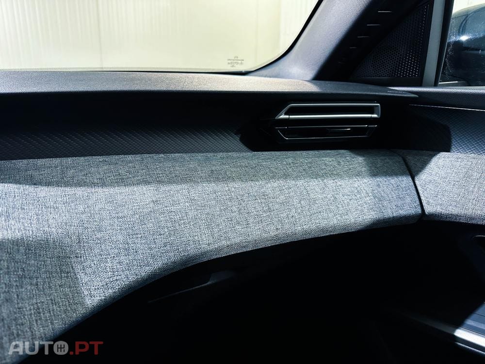 Peugeot 3008 1.2 Hybrid Allure e-DCS6