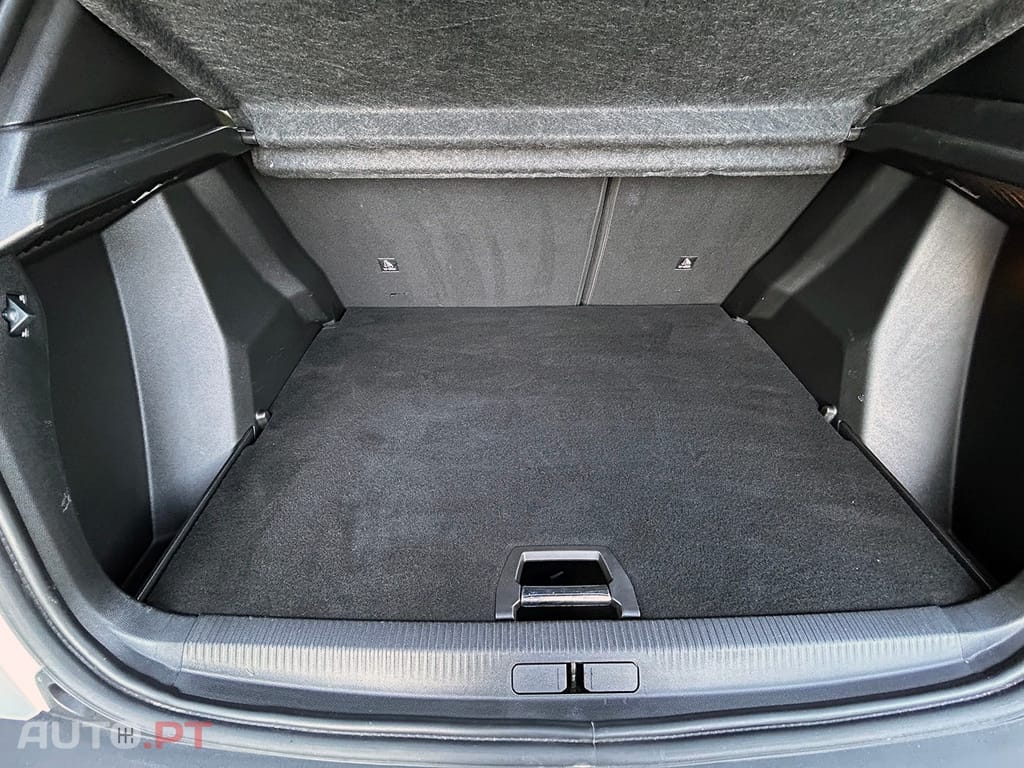 Peugeot E-2008 50 kWh Allure Pack
