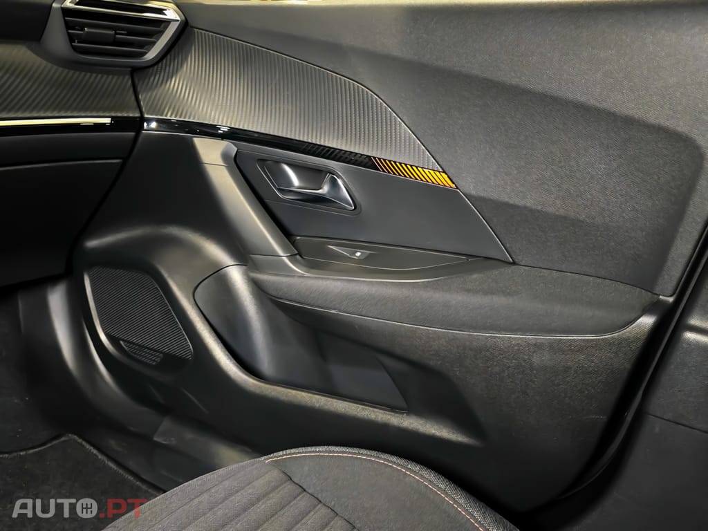 Peugeot 2008 1.2 PureTech Active Pack EAT8