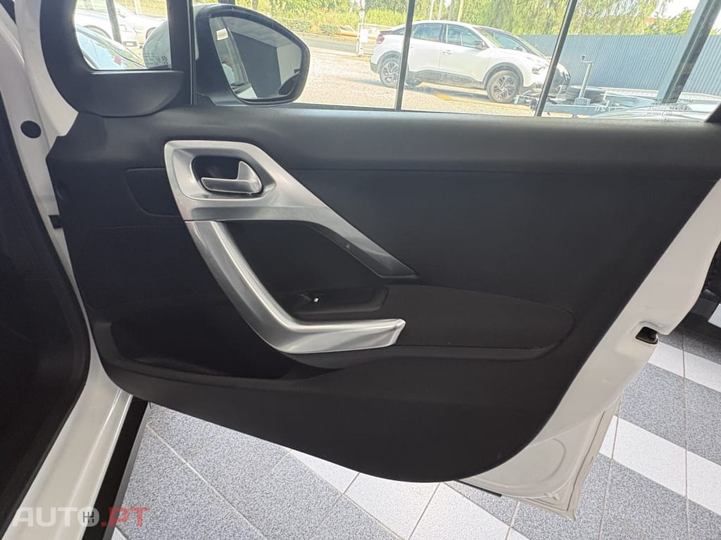 Peugeot 2008 1.2 PureTech Allure