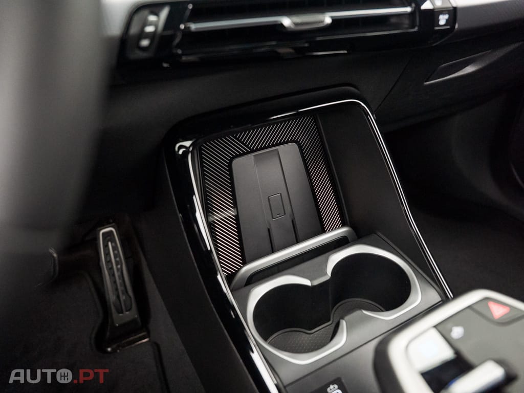 BMW iX1 eDrive20 Pack Desportivo M Pro