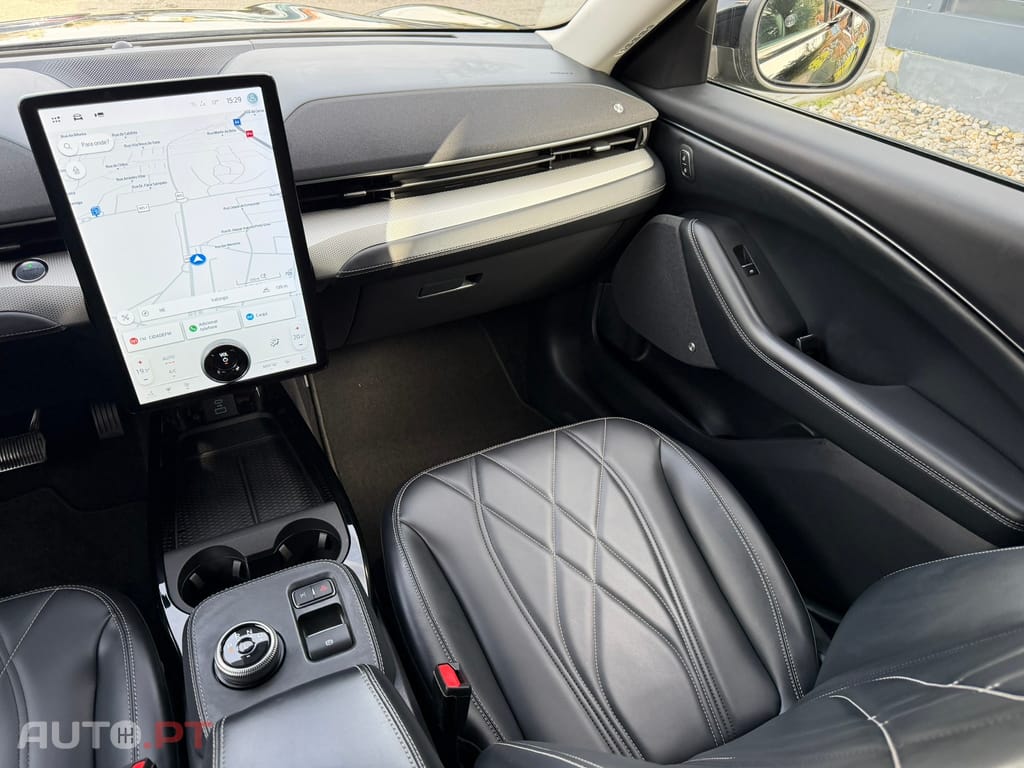 Ford Mustang Mach-E Alargada