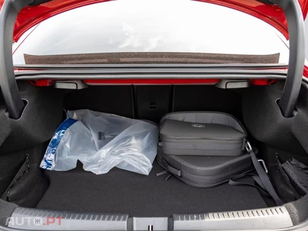 Mercedes-Benz CLA 250 e AMG Line I.V.A DEDUTIVEL 