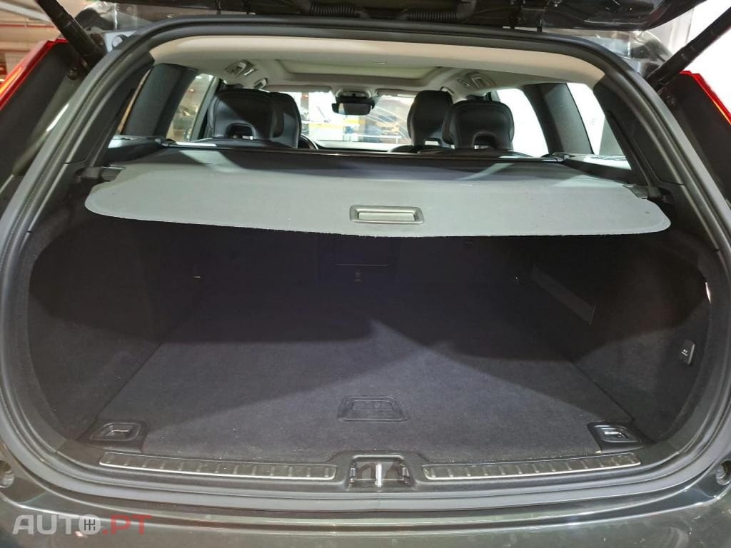 Volvo V60 2.0 T4 Momentum Plus