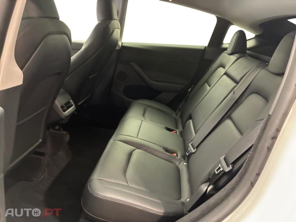 Tesla Model Y Standard RWD