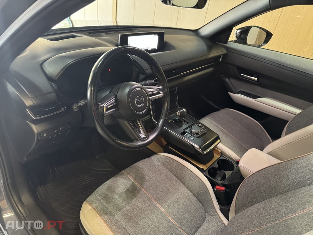 Mazda MX-30 e-SKYACTIV Advantage+Modern Confidence