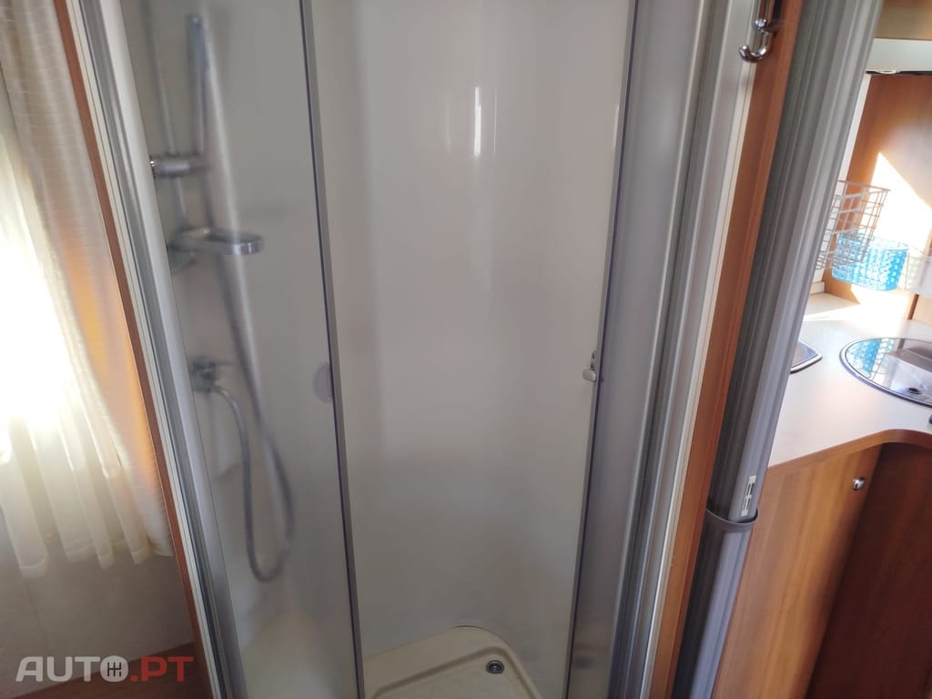 Knaus Südwind Sky wave.  Cama basculante E SUÍTE