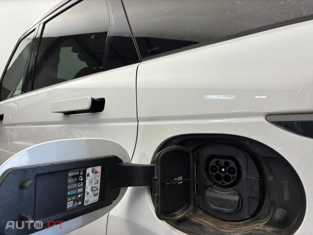 Land Rover Evoque P300e R-Dynamic HSE