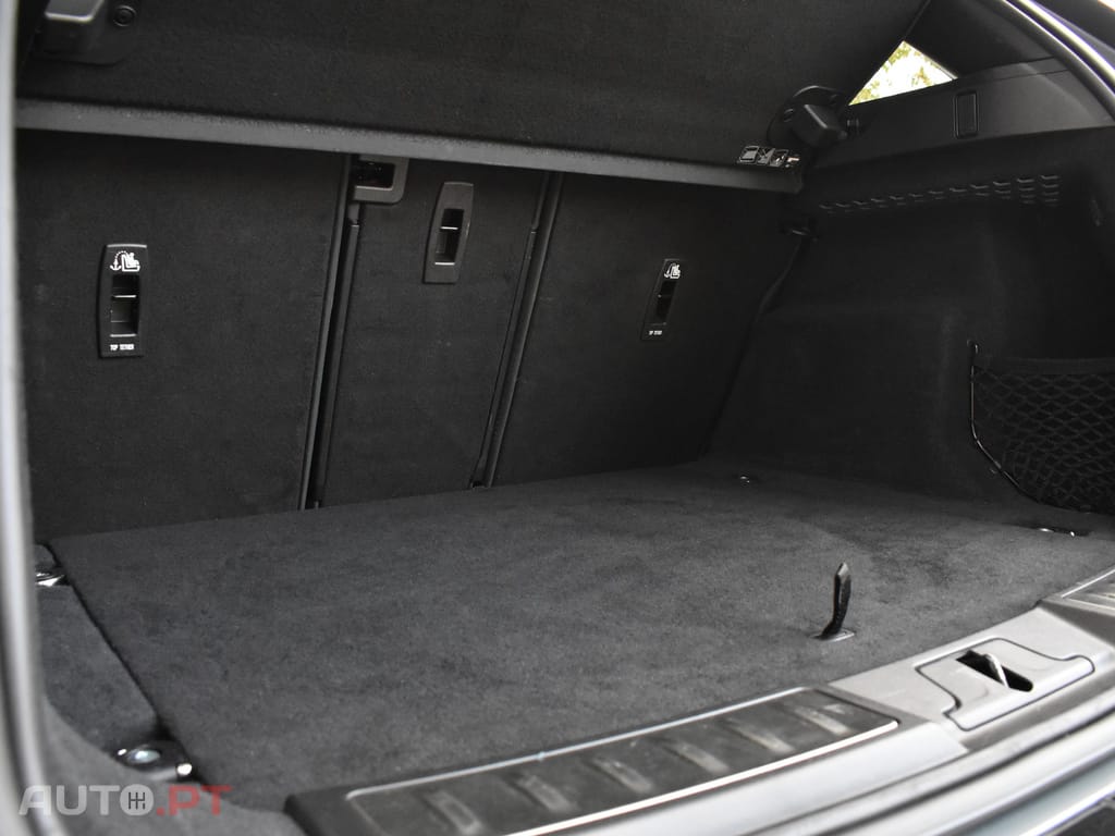 Land Rover Evoque 1.5 P300e AWD R-Dynamic SE Auto