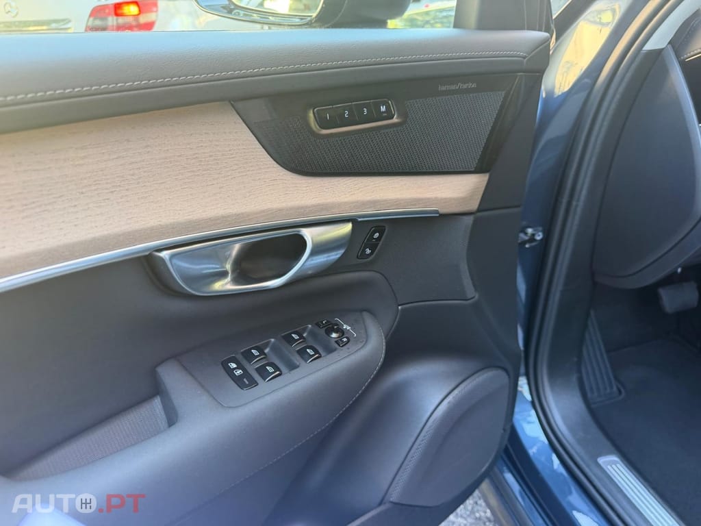 Volvo XC90 2.0 T8 PHEV Plus Dark AWD