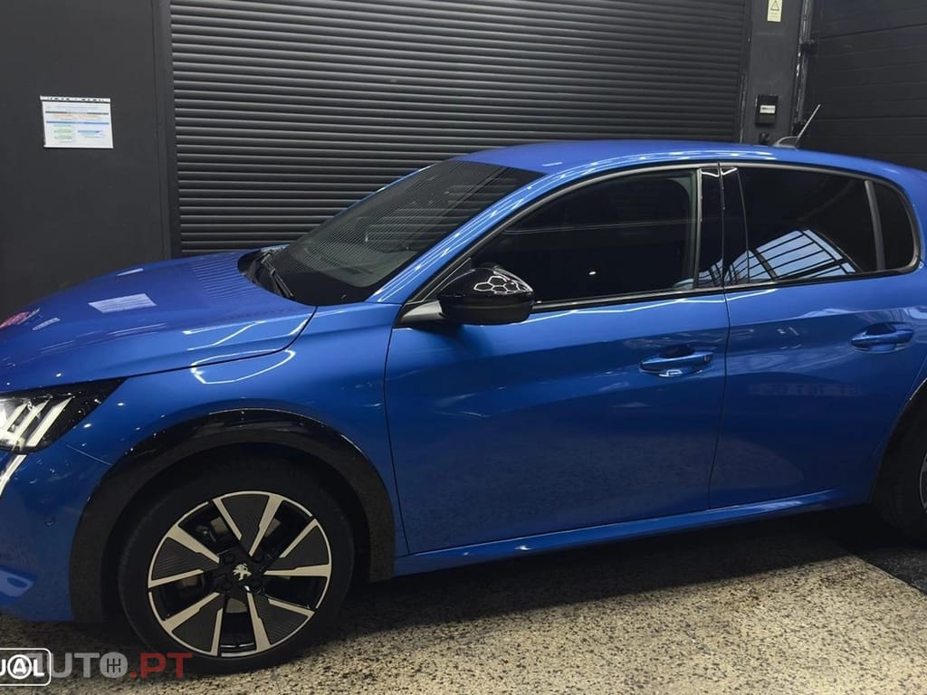 Peugeot E-208 50 kWh GT