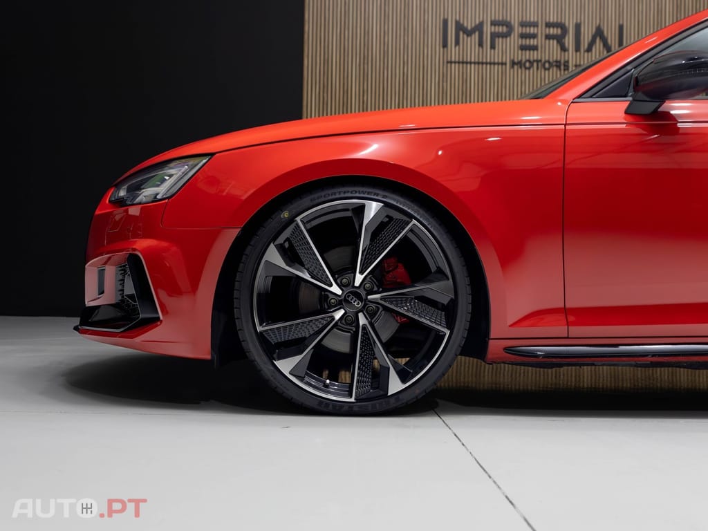 Audi A4 Avant 2.0 TDI Look RS4