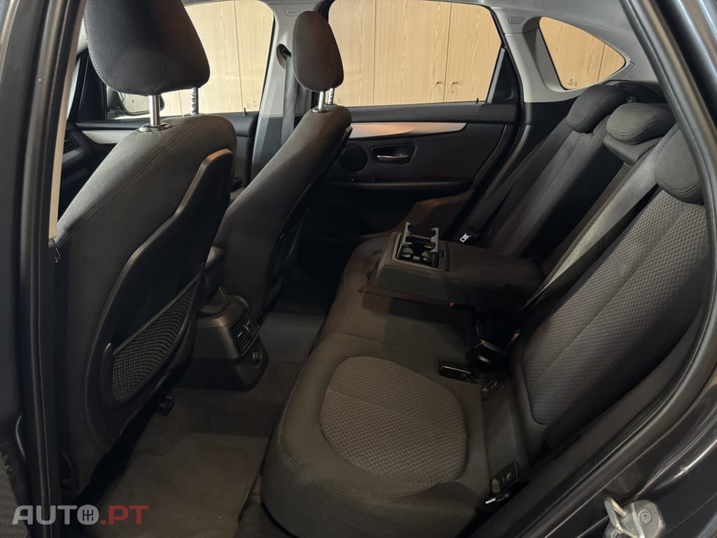 BMW 216 d Line Luxury Auto — fotografia 19