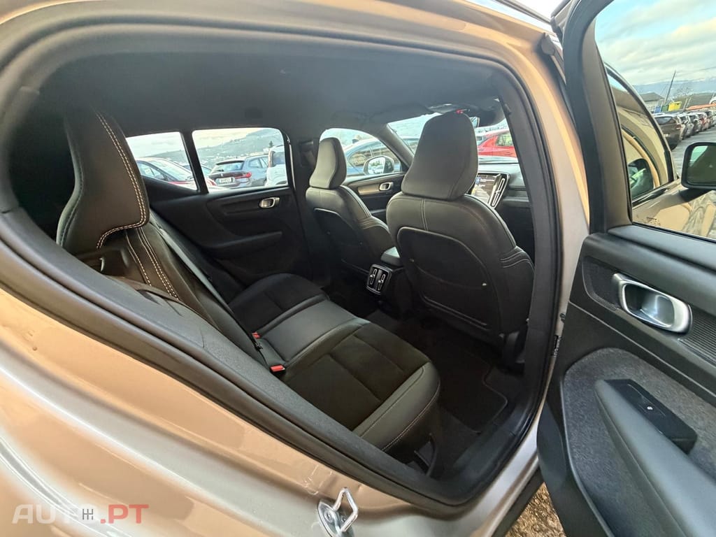 Volvo XC40 1.5 T2 Plus Dark Auto