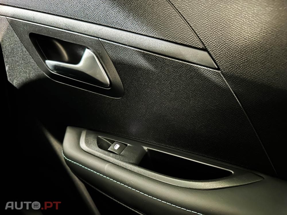Peugeot E-208 50 kWh Allure Pack